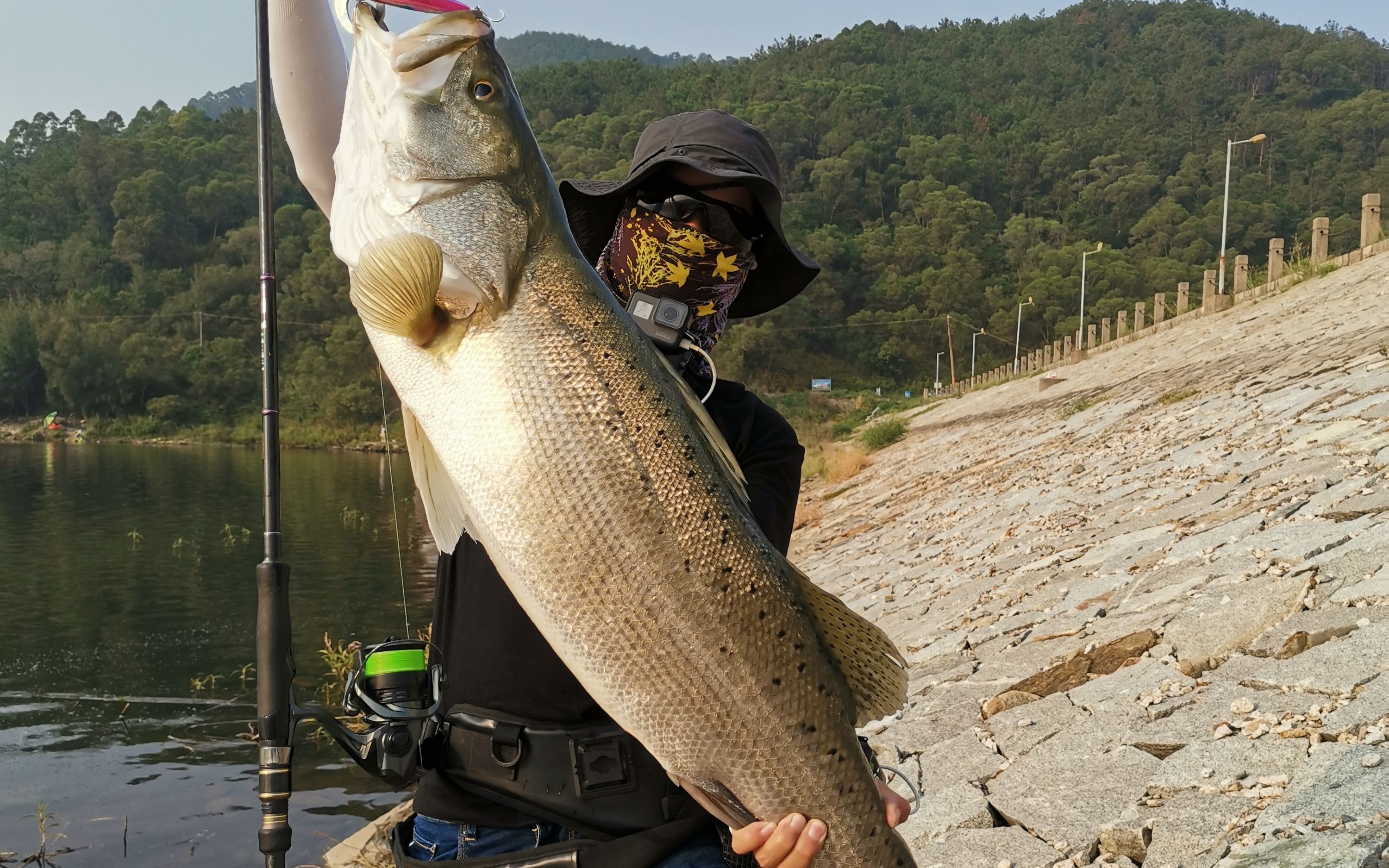 路亞水庫釣鱸魚，探索釣魚新境界的樂趣與挑戰(zhàn)視頻分享